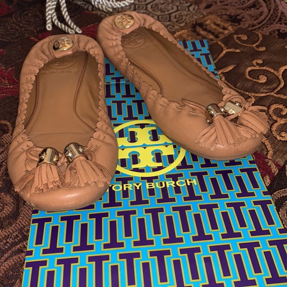 Tory Burch logo leather flats